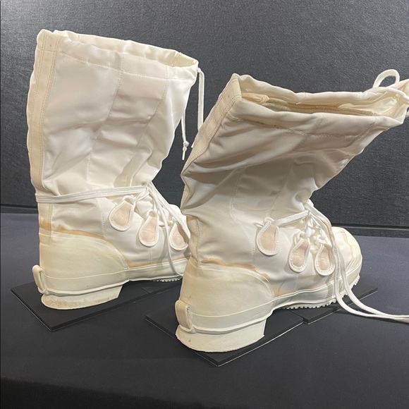 Canadian Acton Mukluk Boots with Liners - Picture 2 of 16